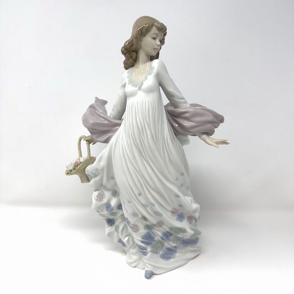 Lladro Spring Splendor 5898 Basket Flowers 12 Inch Porcelain Figurine Retired